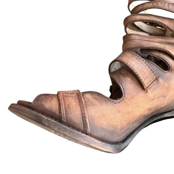 Freebird by Steven Bond Gladiator Sandal Women's 10 Brown Distressed Leather - Picture 9 of 15